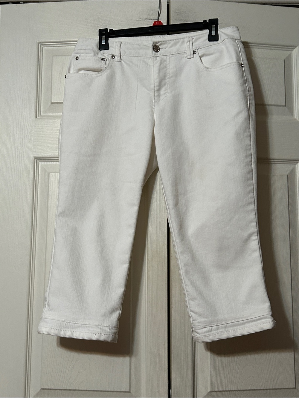 Passport sz 8 - White Cropped Capri Jeans with cute hem.